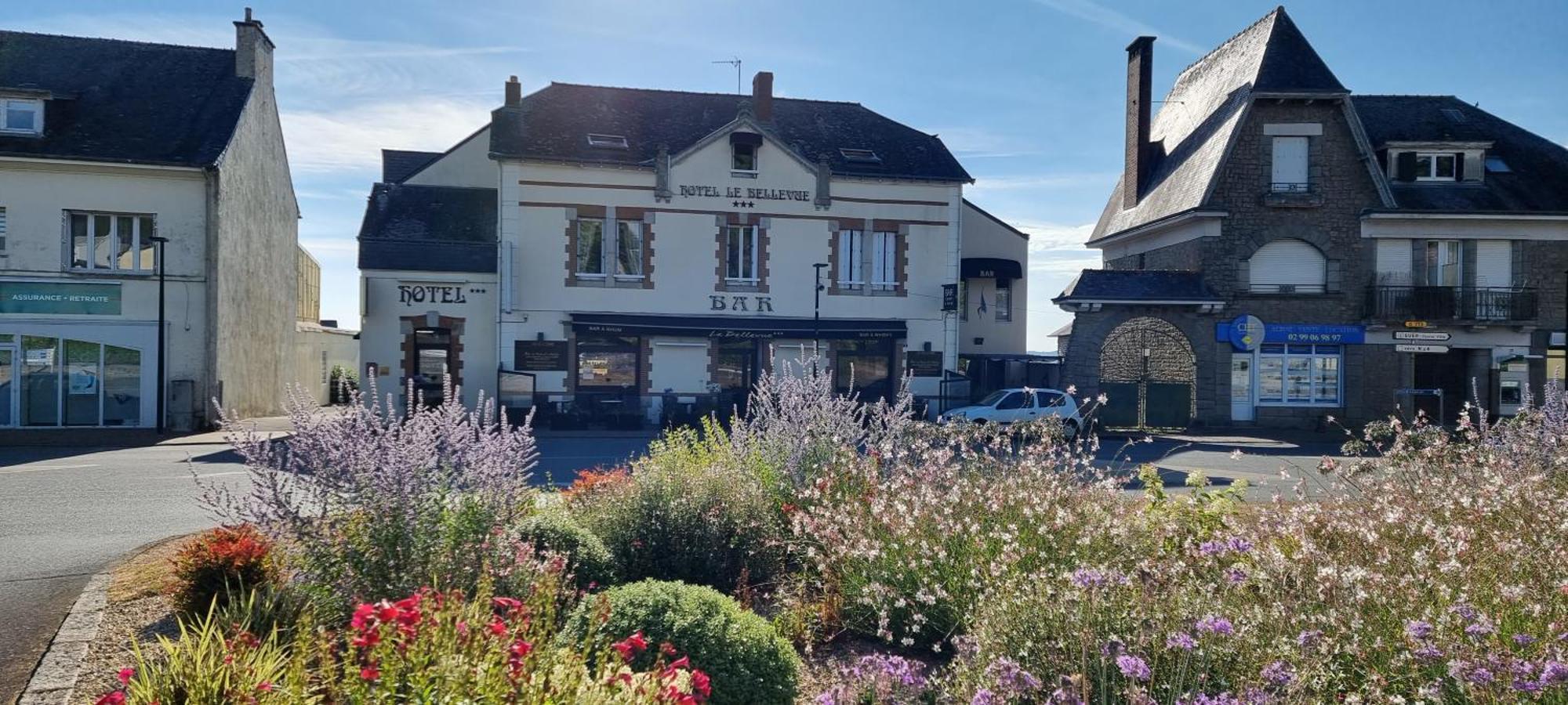 Hotel Le Bellevue Guer Eksteriør bilde