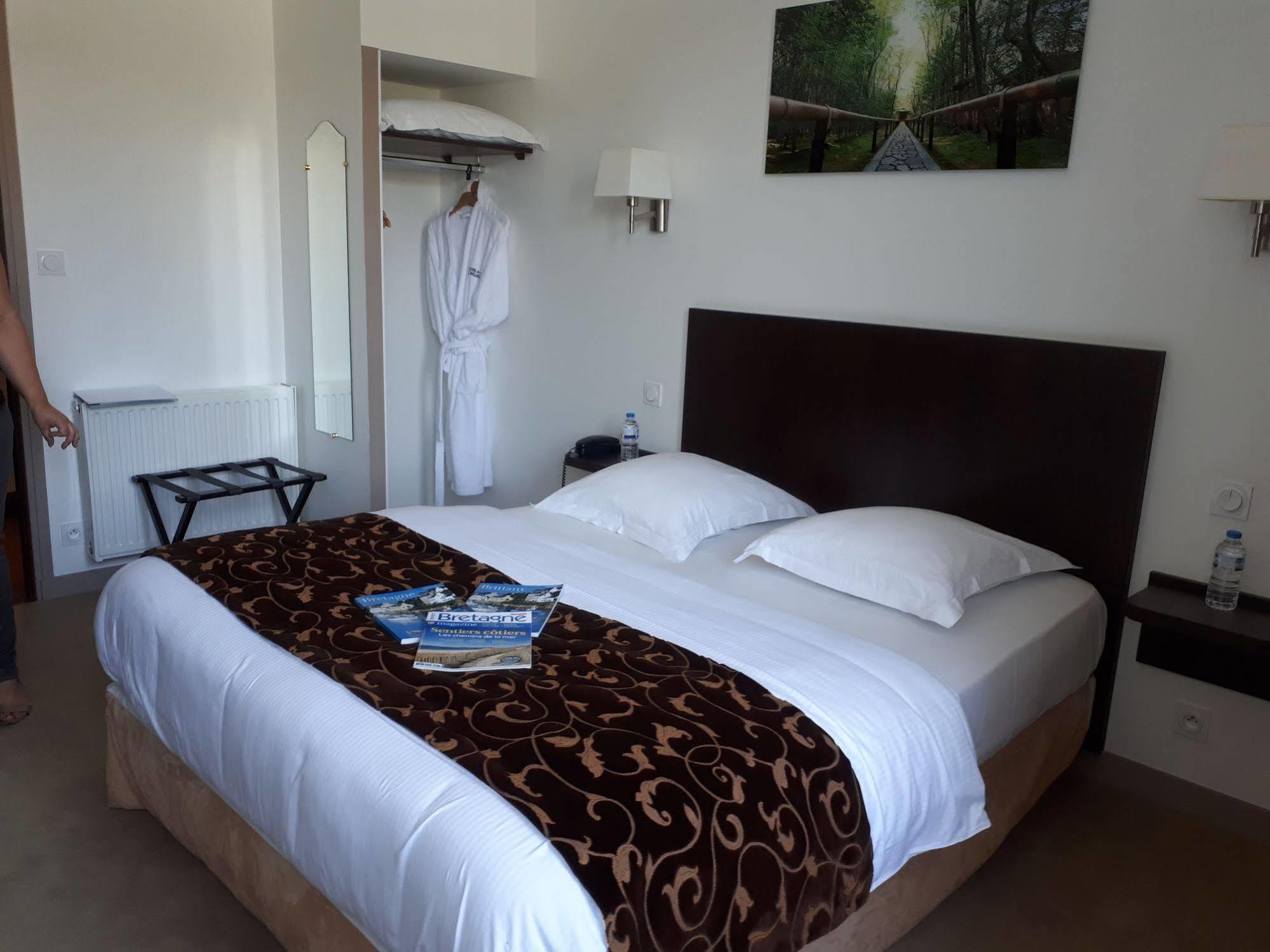 Hotel Le Bellevue Guer Eksteriør bilde